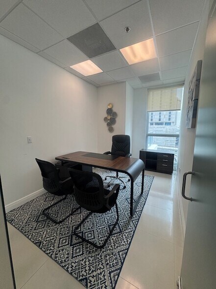 More Photos Of 175 SW 7th St, Miami Medical For Lease