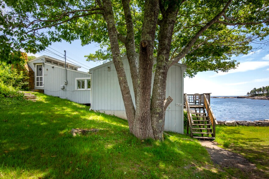 More Photos Of 146 State Route 32, New Harbor Hotel For Sale