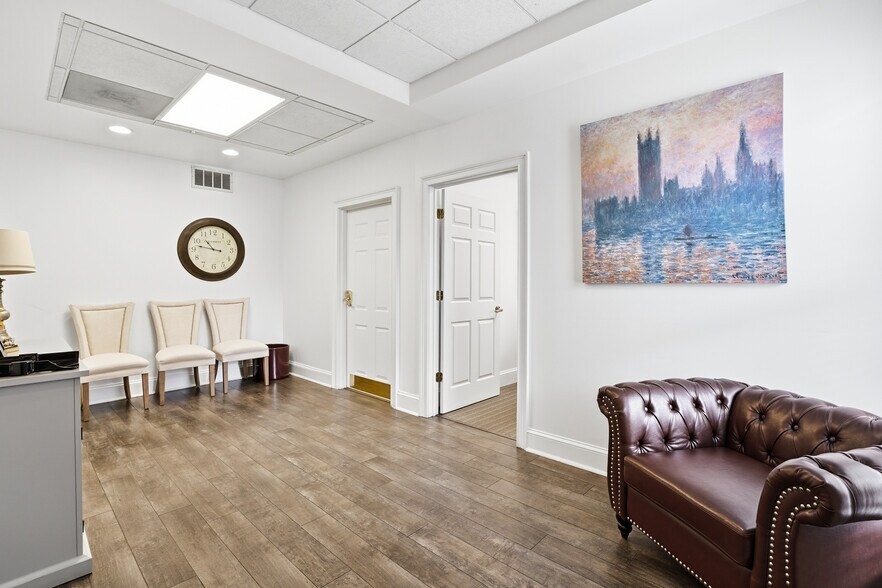 More Photos Of 324 Cherokee St NE, Marietta Office For Lease