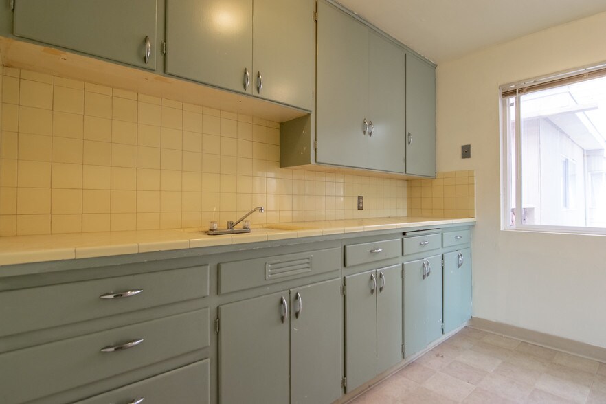 More Photos Of 527 E 1st St, Port Angeles Apartments For Sale