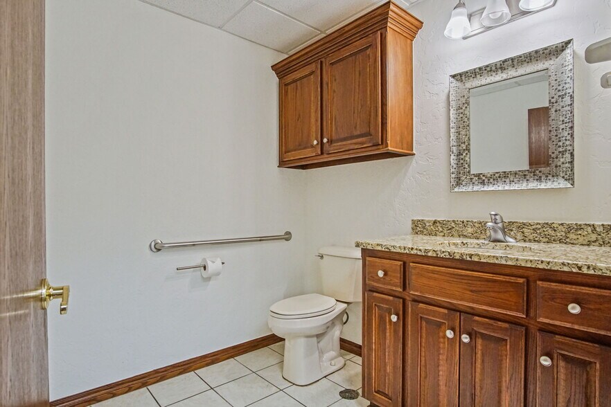 More Photos Of 1006 24th Ave NW, Norman Office For Sale