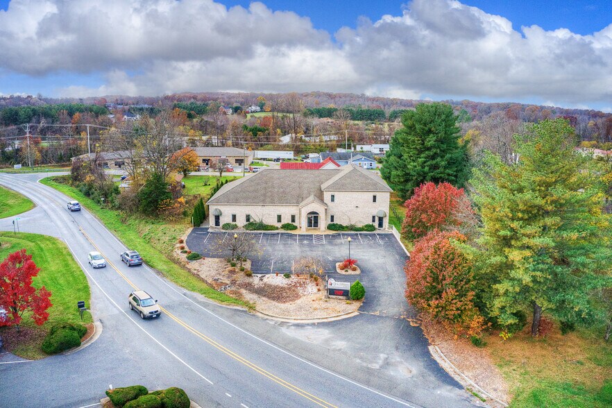 More Photos Of 1129 Thomas Jefferson Rd, Forest General Retail For Sale