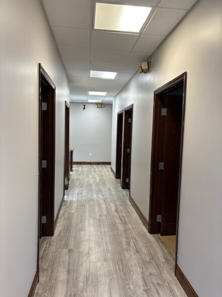 More Photos Of 845 Oakley Seaver Dr, Clermont Office For Lease
