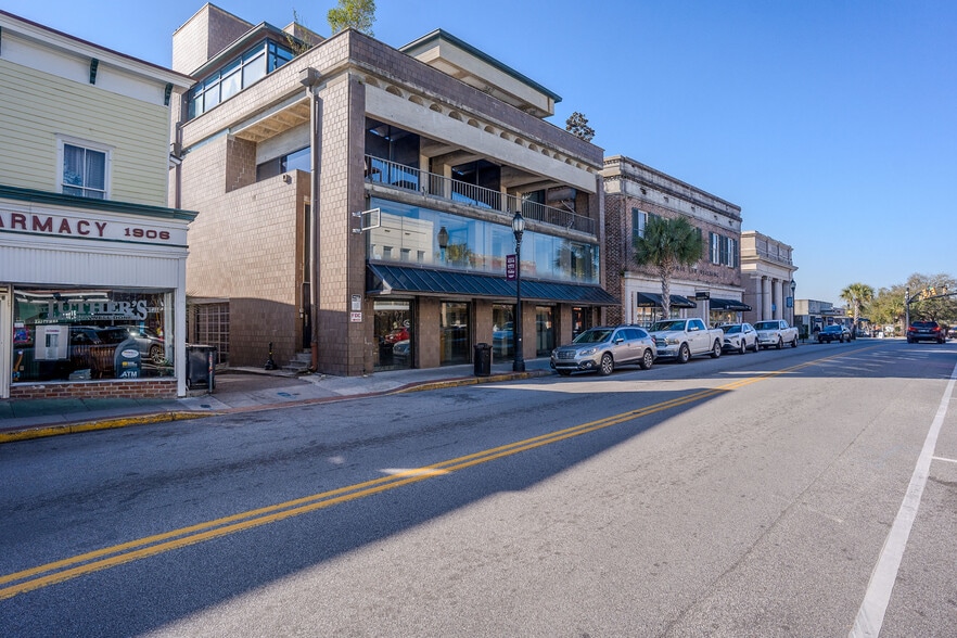 More Photos Of 916 Bay St, Beaufort Office For Sale