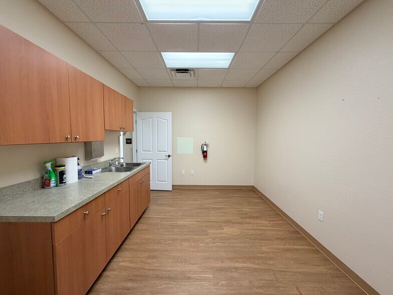 Primary Photo Of 3107 Medical Way, Sebring Office For Lease