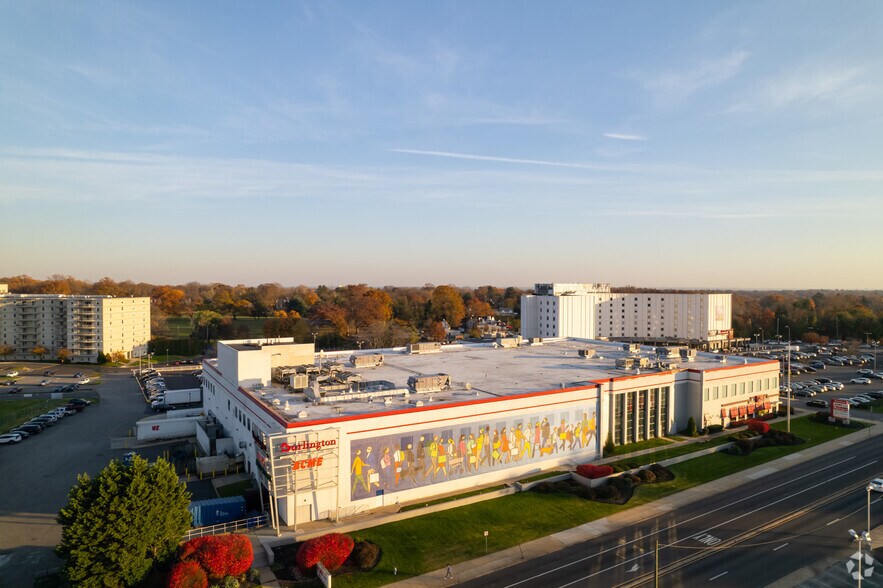 More Photos Of 261 Old York Rd, Jenkintown Medical For Lease