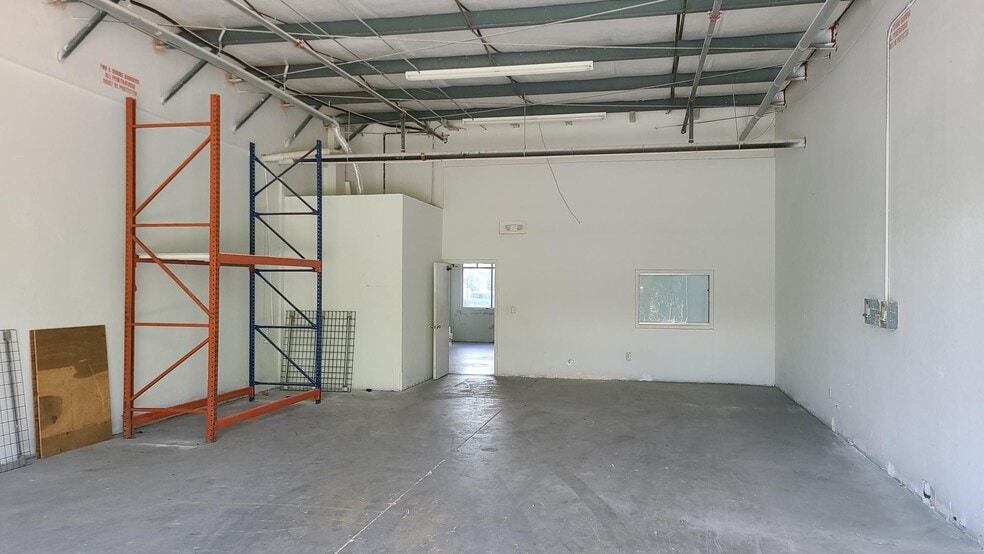 More Photos Of 28631 N Diesel Dr, Bonita Springs Light Manufacturing For Lease