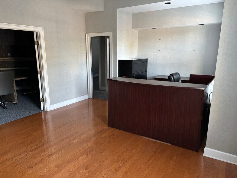 More Photos Of 1742 Mount Vernon Rd, Dunwoody Office For Lease