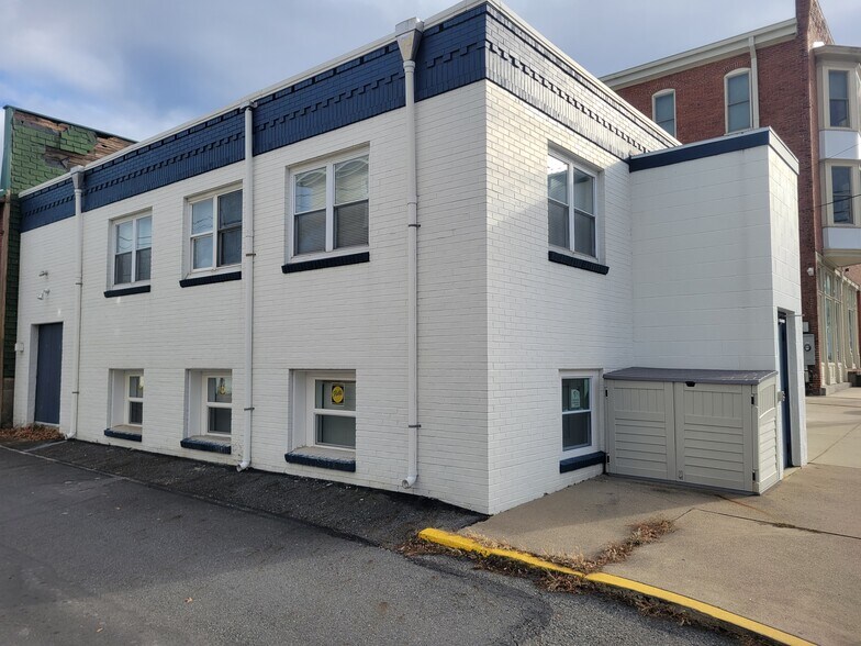 More Photos Of 419 Market St, Lykens Medical For Sale