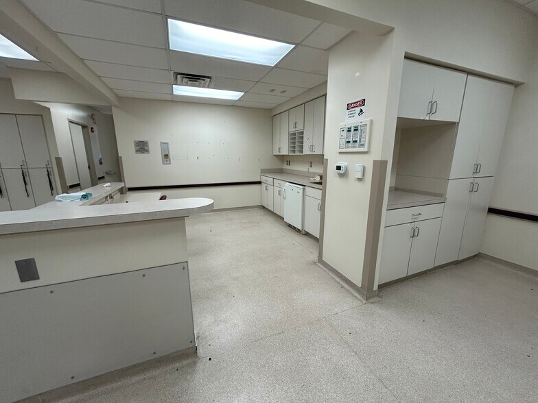 More Photos Of 213-221 Sterling Farm Dr, Jackson Medical For Lease