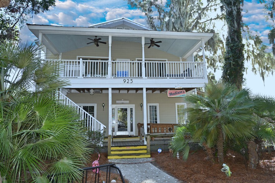 More Photos Of 925 10th St, Port Royal Restaurant For Sale