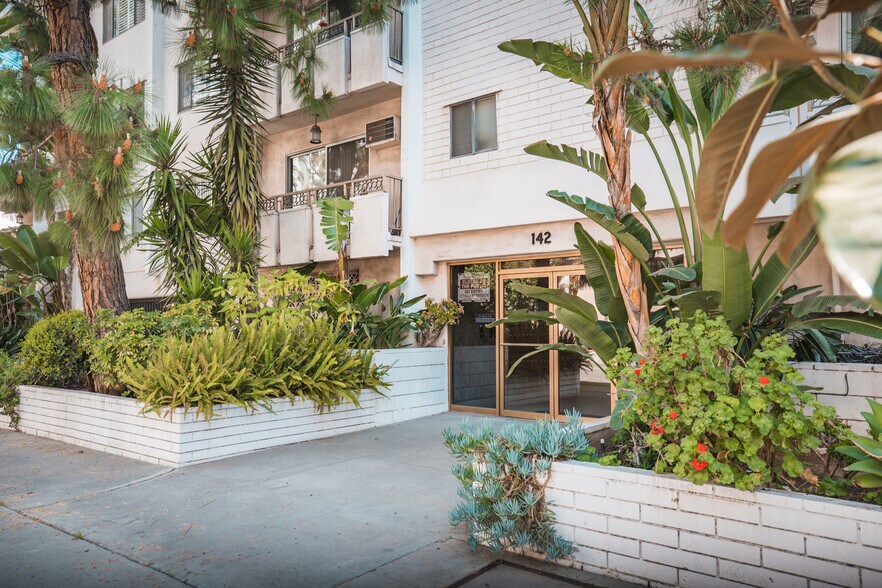 More Photos Of 142 S Wetherly Dr, Los Angeles Apartments For Sale