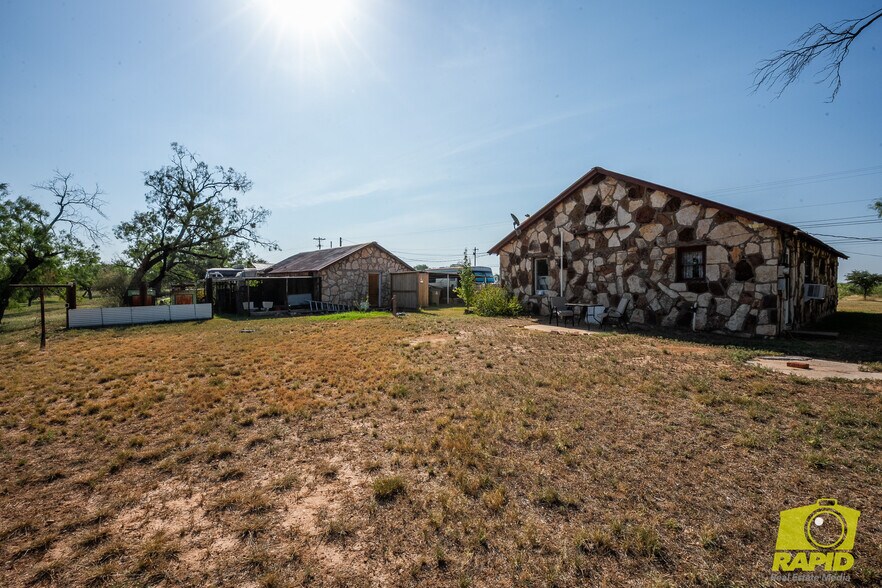 More Photos Of 425 Highland Park, Robert Lee Flex For Sale