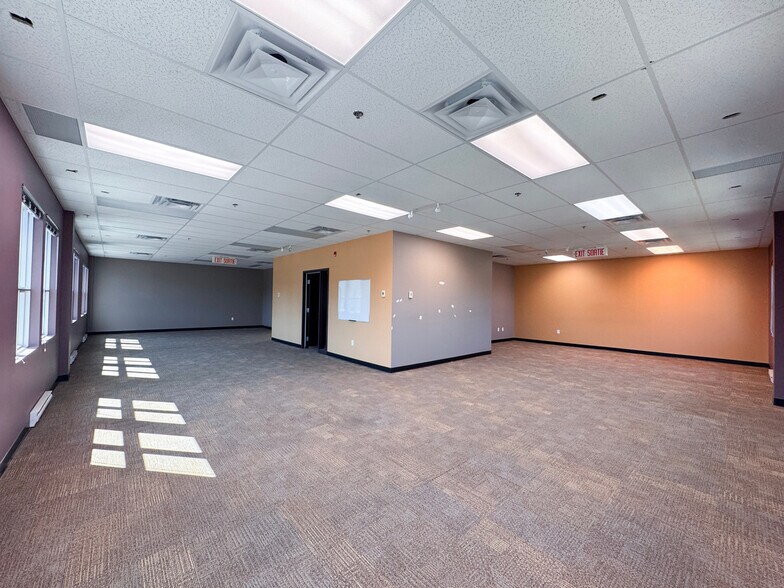 More Photos Of 33 Weldon St, Moncton Office For Lease