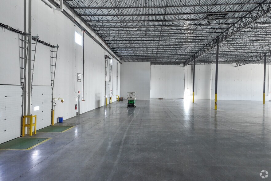 More Photos Of 20220 Fenside Crossing, Westfield Distribution For Lease