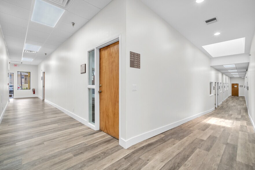 More Photos Of 1700 N Dixie Hwy, Boca Raton Office For Lease