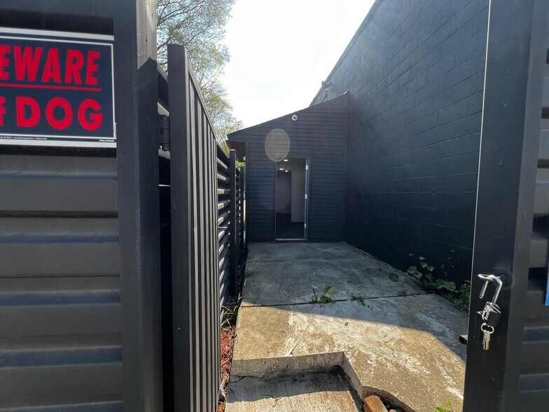 More Photos Of 6450 E Hancock St, Detroit Warehouse For Sale