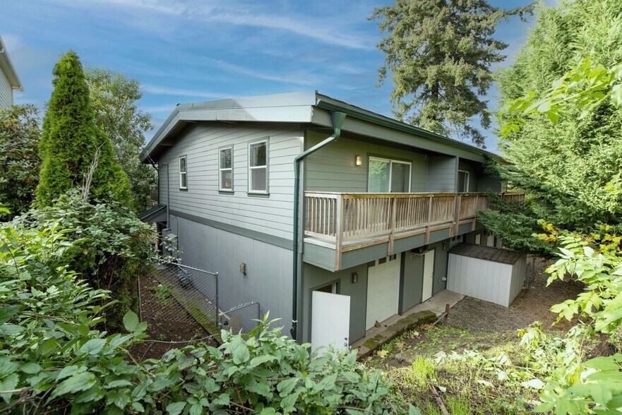 More Photos Of 8114 N Mississippi Ave, Portland Showroom For Lease