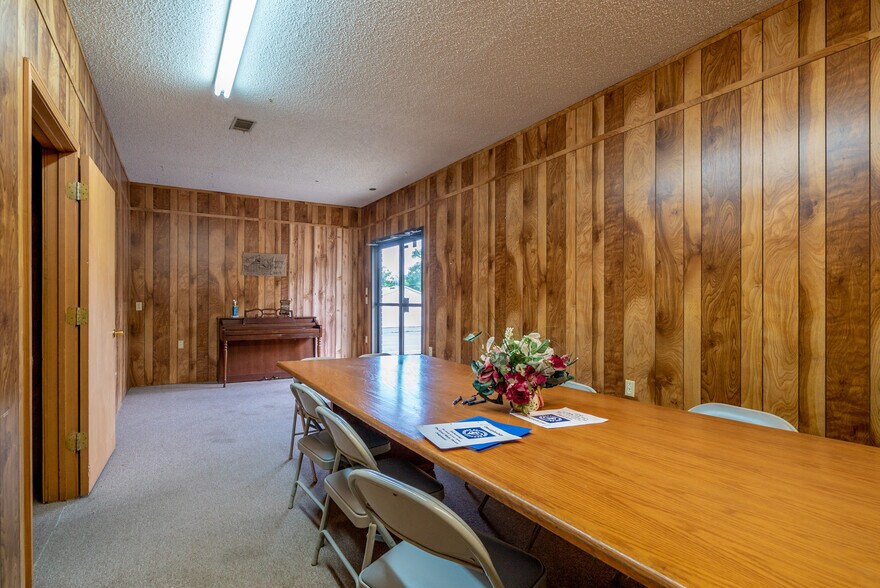 More Photos Of 808-814 W Center St, Sheridan Storefront Retail Office For Sale