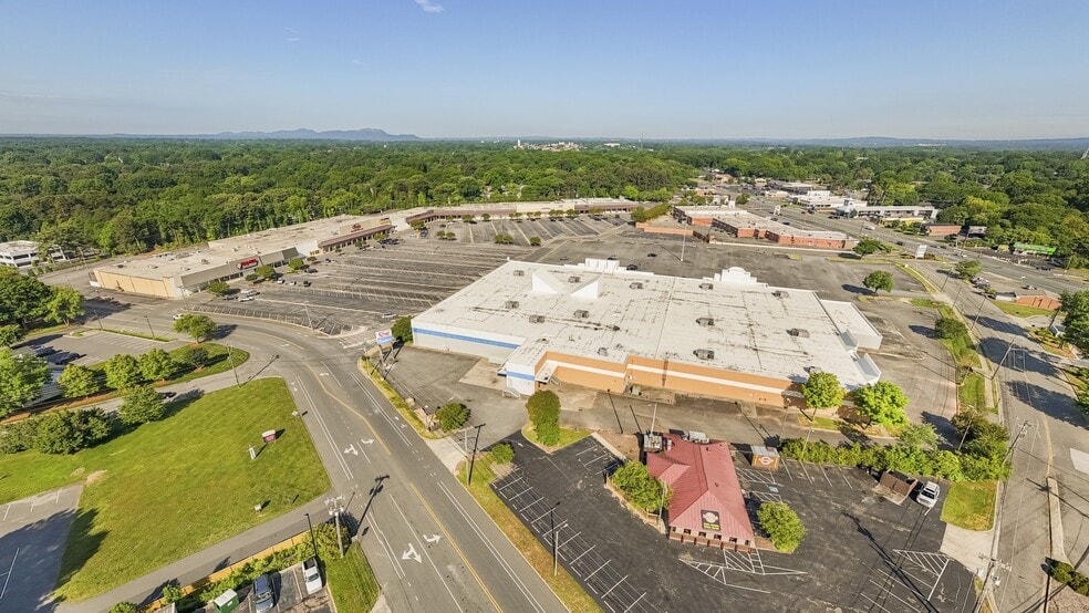 More Photos Of 1403-1493 E Franklin Blvd, Gastonia Unknown For Lease