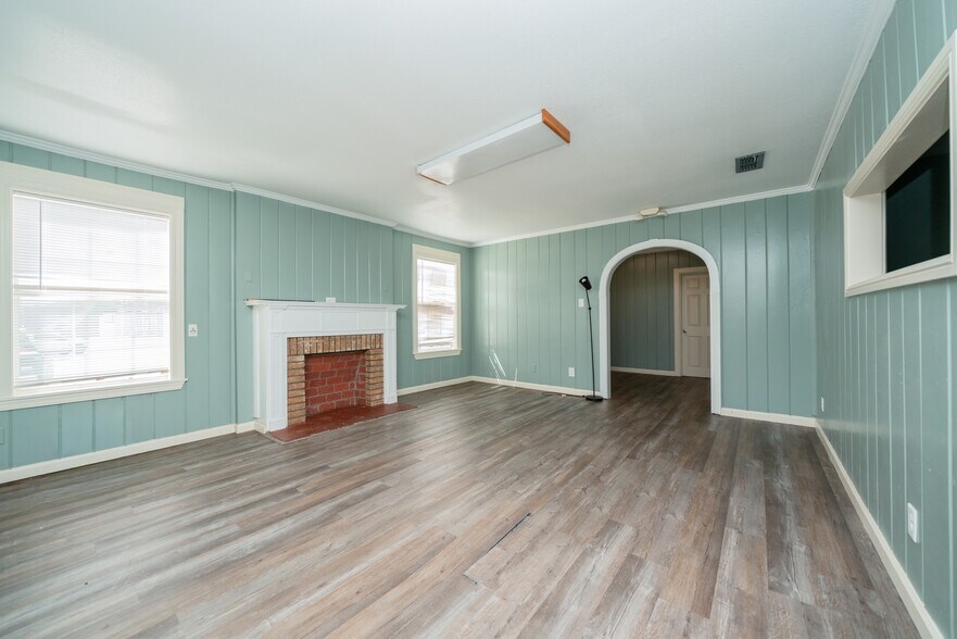 More Photos Of 1505 E Marshall Ave, Longview Medical For Sale