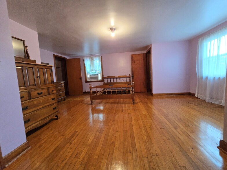 More Photos Of 368 Pittsburgh Rd, Butler Flex For Sale