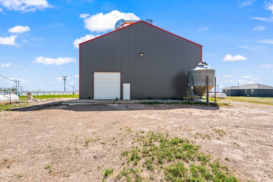 More Photos Of 1809 114 Hwy, Levelland Industrial For Lease
