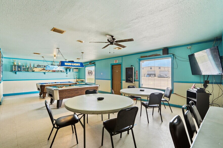 More Photos Of 12605 Highway 6, Santa Fe Bar For Sale