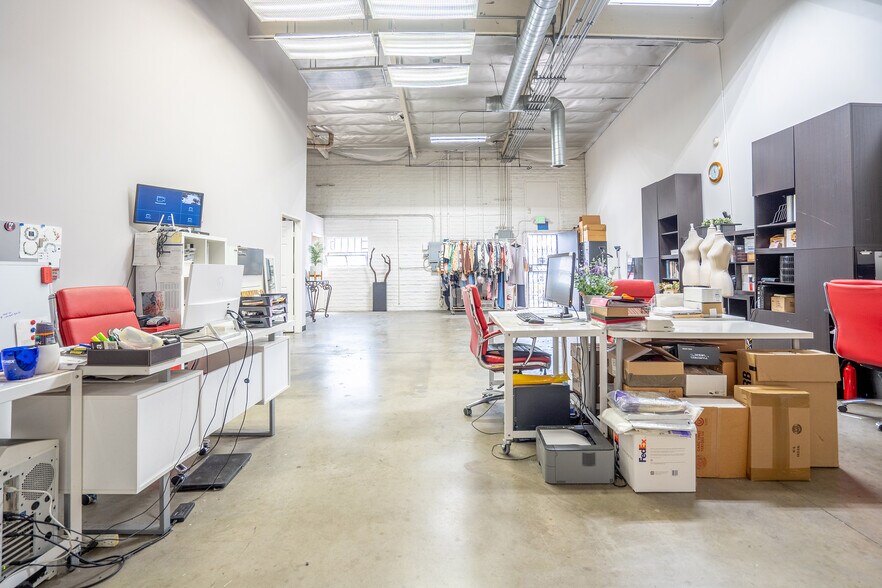 More Photos Of 2807 S Olive St, Los Angeles Warehouse For Sale