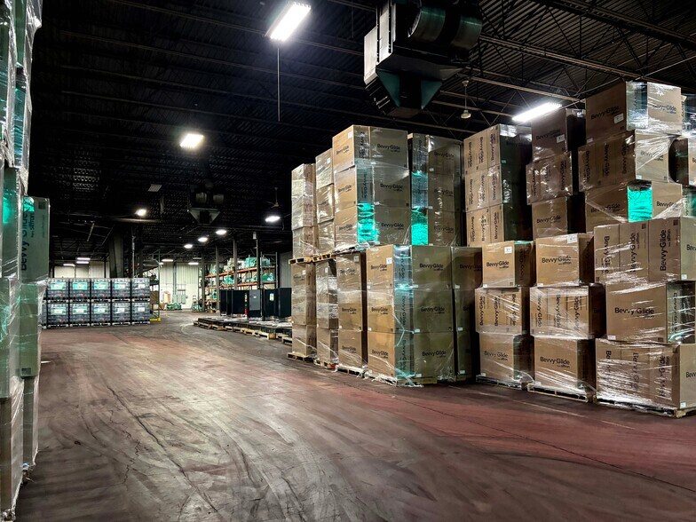 More Photos Of 5900 Pennsylvania Ave, Maple Heights Distribution For Lease