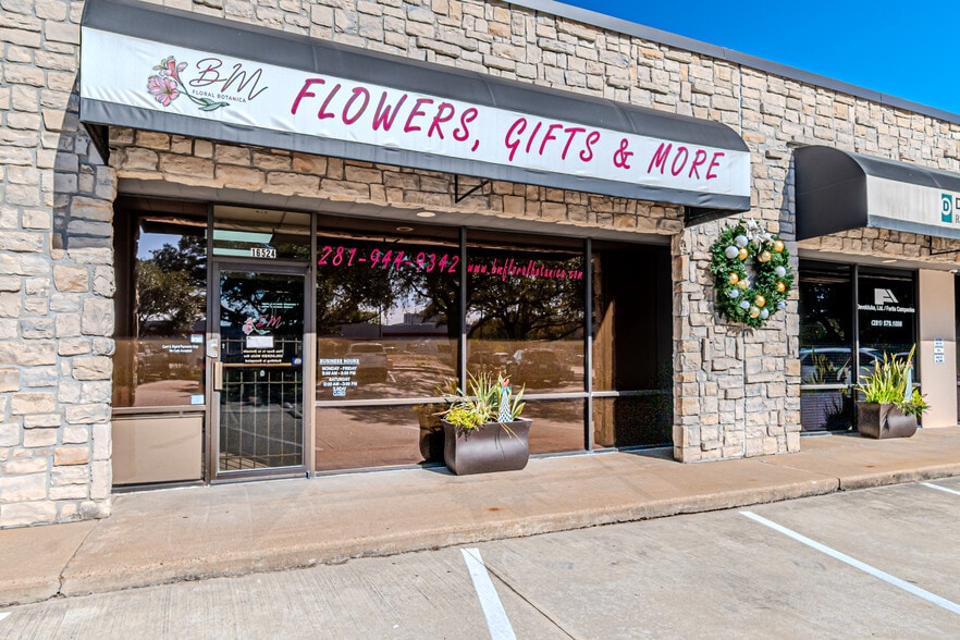 Primary Photo Of 16522-16536 Park Row, Houston Light Distribution For Lease