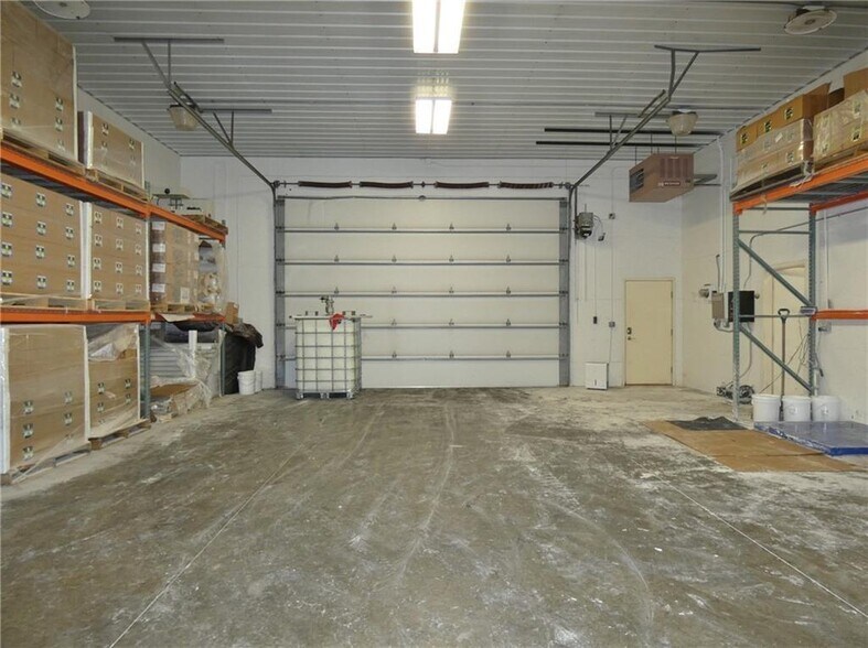 More Photos Of 2284 Graceland dr, Pella Flex For Sale