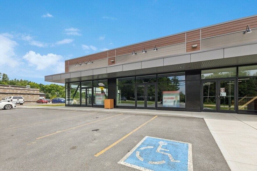 More Photos Of 1797 Rte Du Carrefour, Val-des-monts Storefront Retail Office For Lease