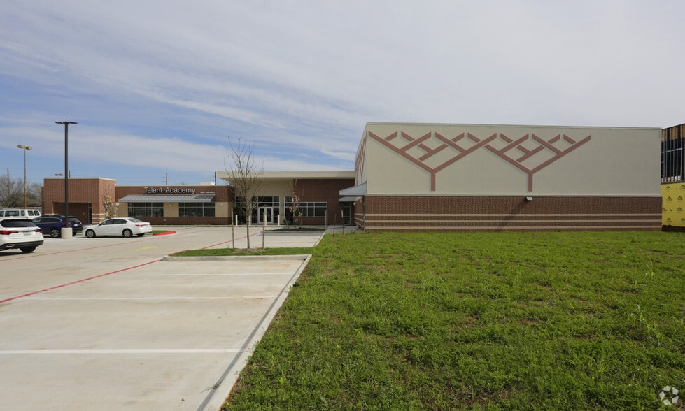 More Photos Of 4835 Highway 6, Missouri City Coworking Space