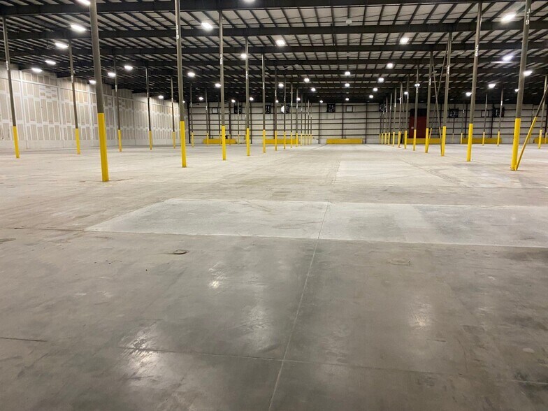 More Photos Of 212 Burlington Rd, Shannon Distribution For Lease