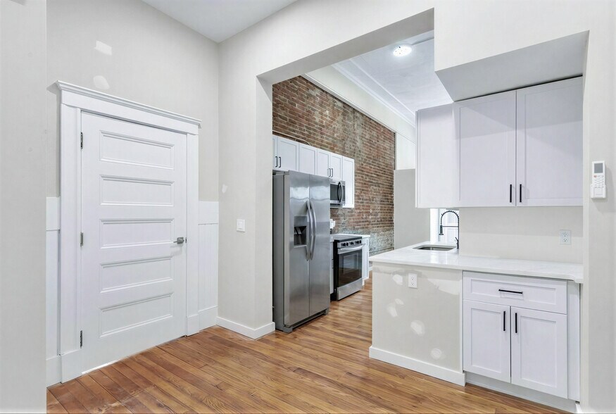 More Photos Of 72 Kendrick Ave, Woonsocket Schools For Sale