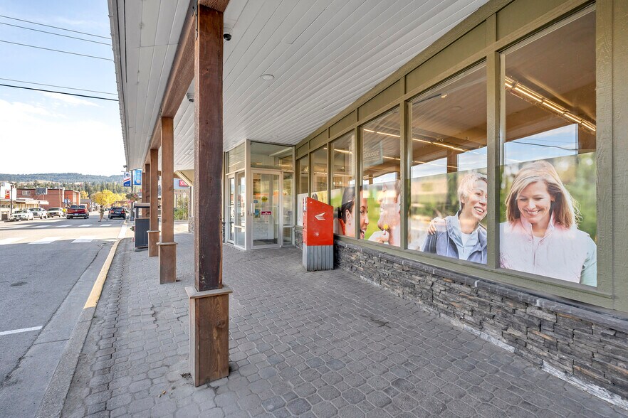 More Photos Of 232 Bridge St, Princeton General Retail For Sale
