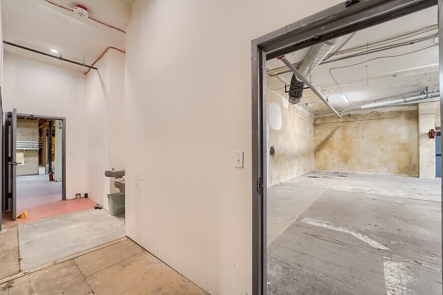 More Photos Of 611 2nd Ave, Longmont Showroom For Sale