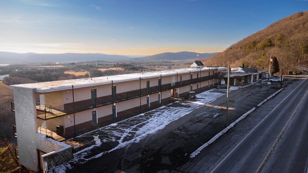 More Photos Of 33 County Road 60, Waverly Hotel For Sale