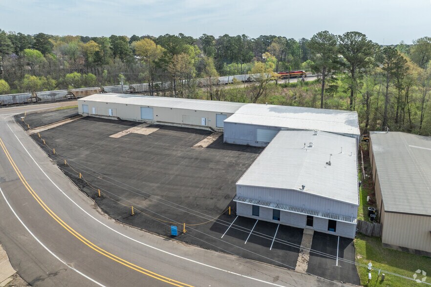 More Photos Of 1102-1108 Weems St, Jackson Warehouse For Sale