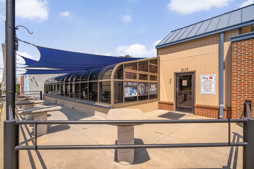 More Photos Of 2117 S 34th St, Kansas City Restaurant For Sale