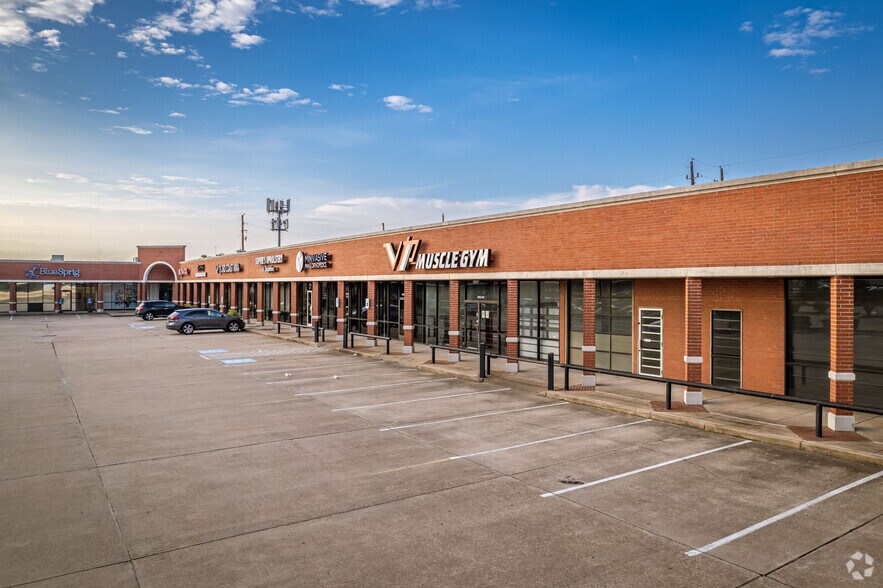 Primary Photo Of 11925 Southwest Fwy, Stafford Unknown For Lease
