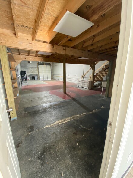 More Photos Of 195 Omohundro Pl, Nashville Warehouse For Lease