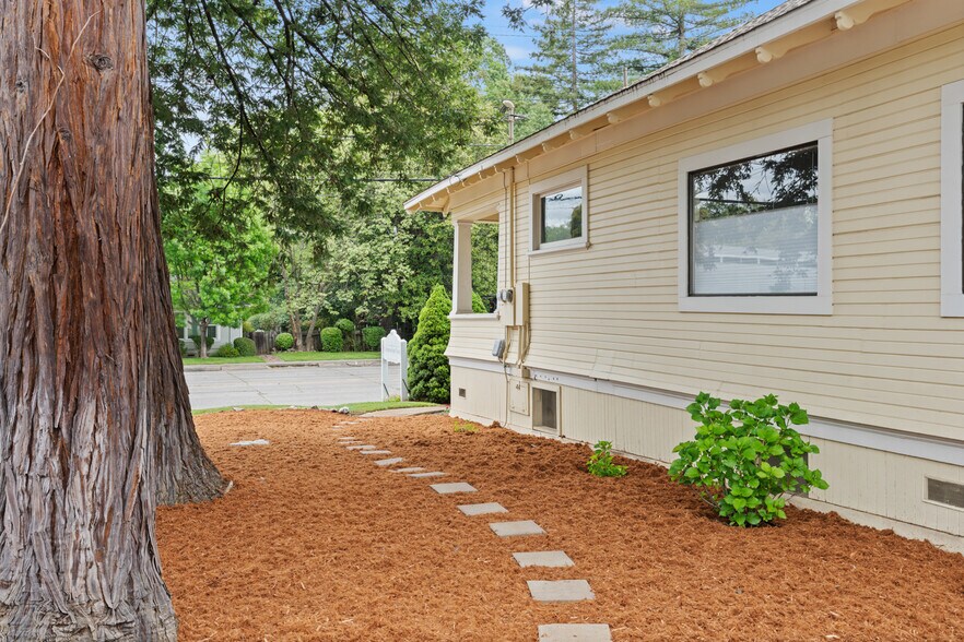 More Photos Of 660 N State St, Ukiah Medical For Sale