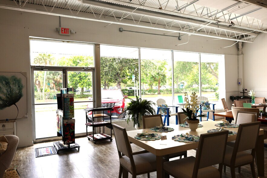 More Photos Of 702-736 21st St, Vero Beach Storefront For Lease