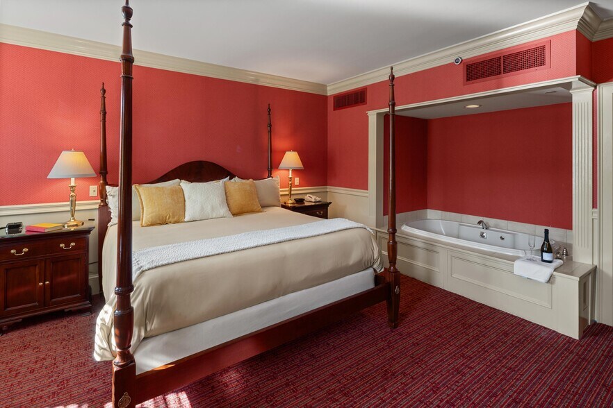 More Photos Of 18 Main St, Stowe Hotel For Sale