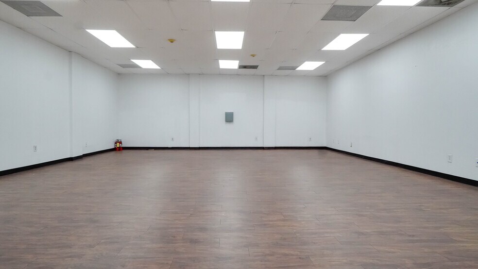 More Photos Of 8700 9th Ave, Port Arthur Office Residential For Lease