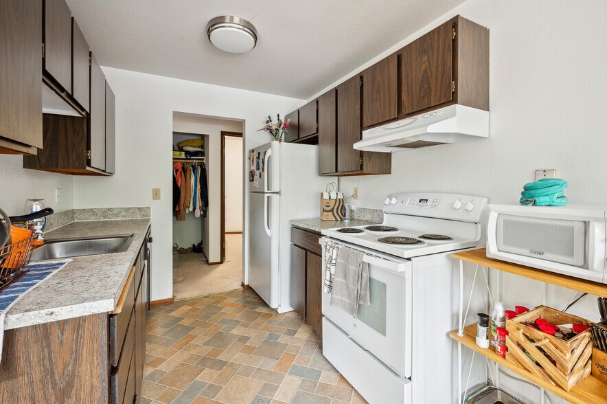 More Photos Of 1423 NW 60th St, Seattle Apartments For Sale