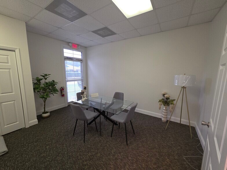 More Photos Of 149 Riverwalk Blvd, Ridgeland Storefront Retail Office For Lease