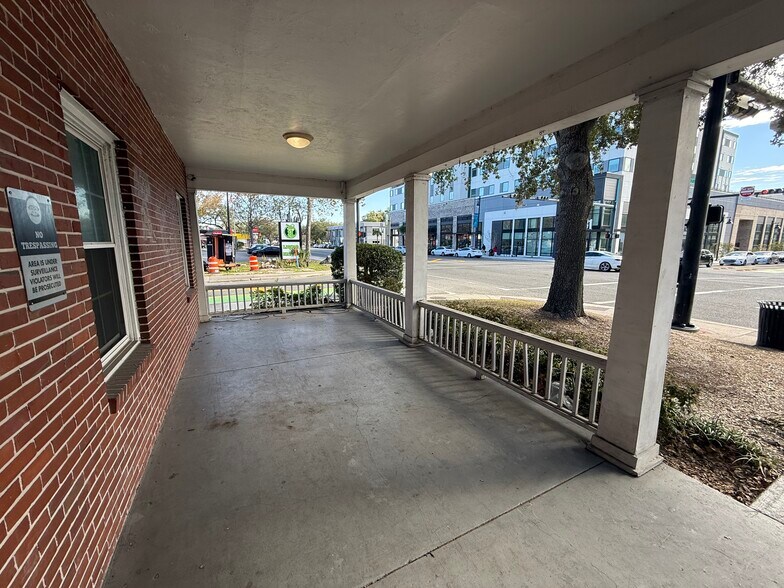 More Photos Of 1002 W University Ave, Gainesville Specialty For Sale